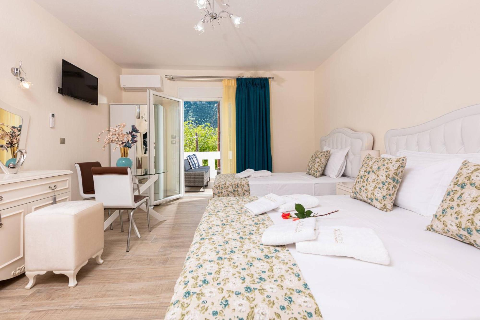Stratos Deluxe Apartments Skala Potamia  Room photo