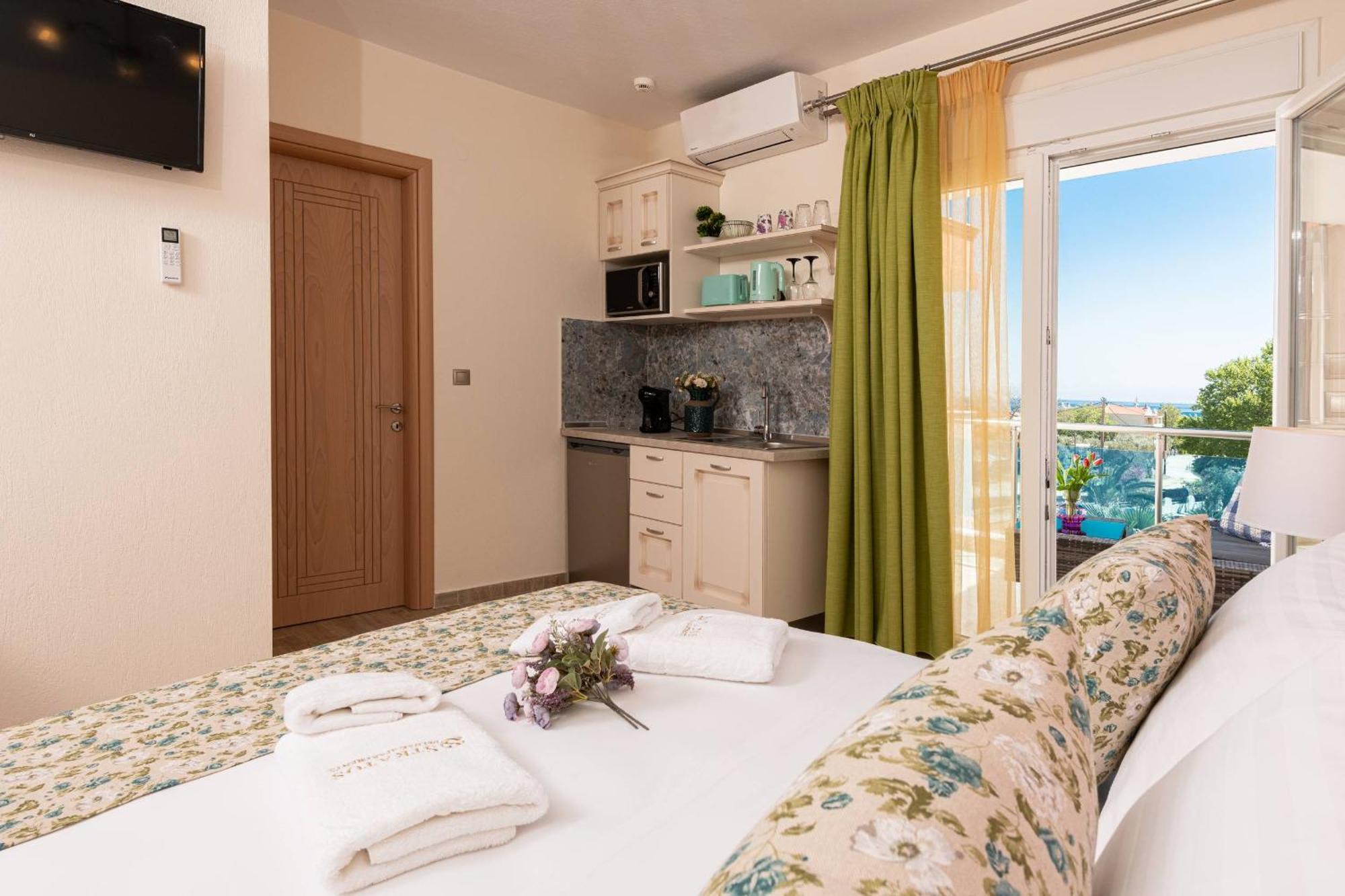 Stratos Deluxe Apartments Skala Potamia  Room photo